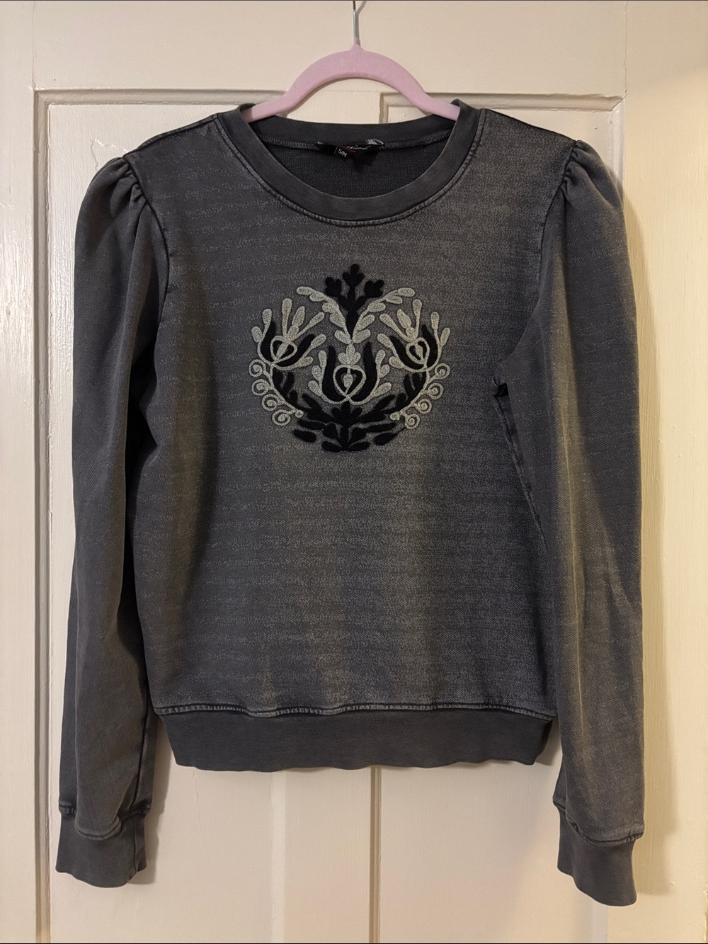 Young Threads Artisane Embroidered 100% Cotton Sweatshirt Distressed Gray S/M